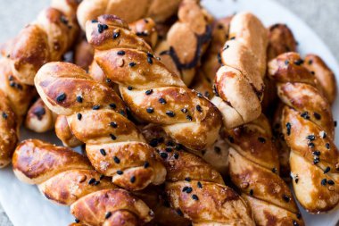 Siyah kimyon ile Türk tuzlu kurabiye / Burgu Kurabiye.