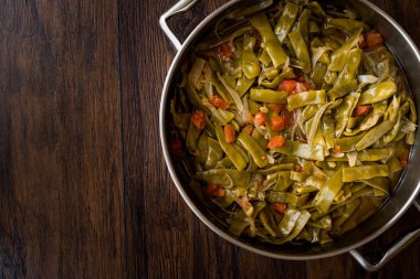 Türk yeşil fasulye zeytinyağı ile / peynirli Fasulye.