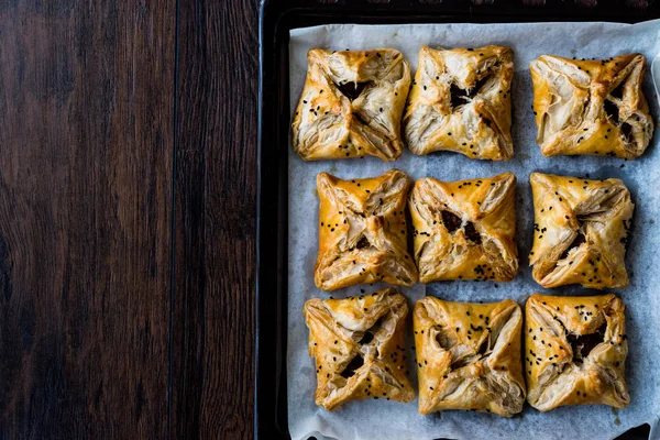 Turecký Borek s mille feuille a mleté maso. — Stock fotografie