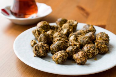 Antakya Duberke yoğurt ile yapılan / peynir topları ile baharat.