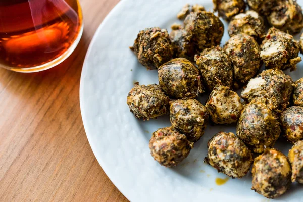 Antakya Duberke yoğurt ile yapılan / peynir topları ile baharat.