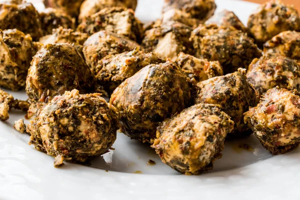 Antakya Duberke yoğurt ile yapılan / peynir topları ile baharat.