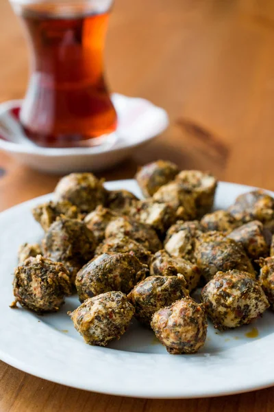 Antakya Duberke yoğurt ile yapılan / peynir topları ile baharat.