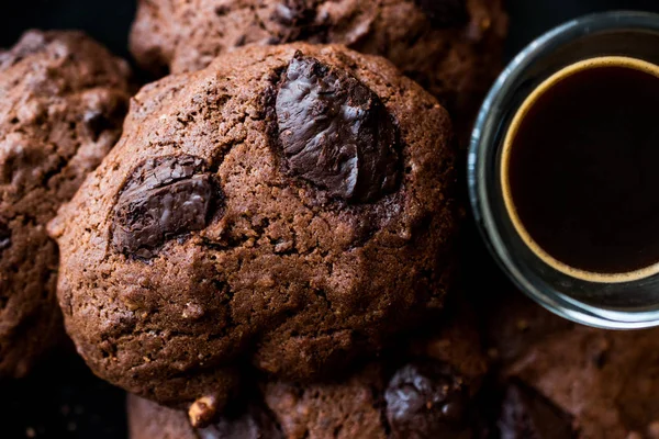 Шоколадное печенье с эспрессо — стоковое фото