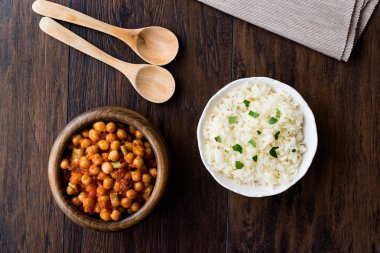Chana Masala nohut pilav ile servis 