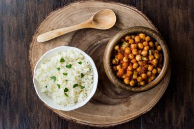 Chana Masala nohut pilav ile servis 