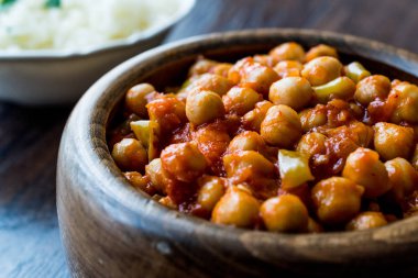 Chana Masala nohut pilav ile servis 