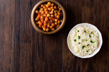 Chana Masala nohut pilav ile servis 
