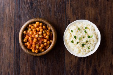 Chana Masala nohut pilav ile servis 