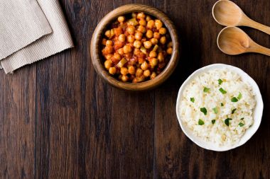 Chana Masala nohut pilav ile servis 