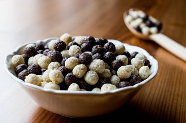 Kase çikolata Mısır gevreği topları.