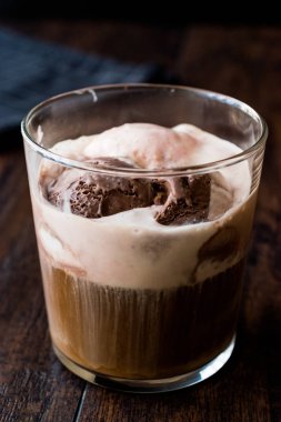 Affogato kahve ve dondurma cam.