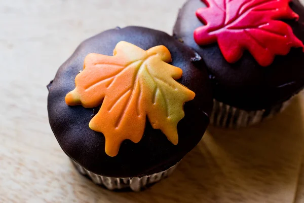 Autumn Cupcakes with leaf style — Stock Photo, Image