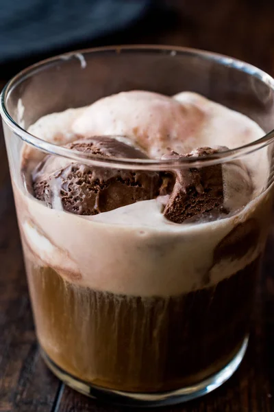 Аффогато кофе и мороженое в стекле . — стоковое фото