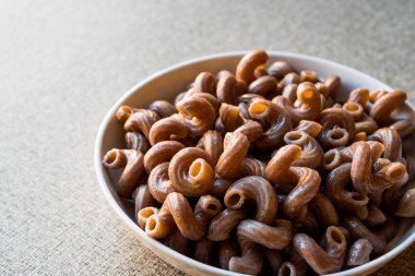 Üzüm çekirdeği ile pişmiş bütün buğday Brown makarna yapılan