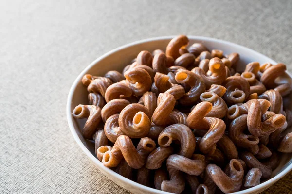 Üzüm çekirdeği ile pişmiş bütün buğday Brown makarna yapılan