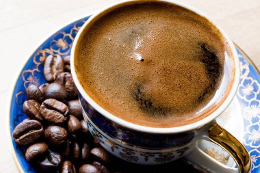 Fasulye ile geleneksel Türk kahvesi.