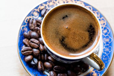 Fasulye ile geleneksel Türk kahvesi.