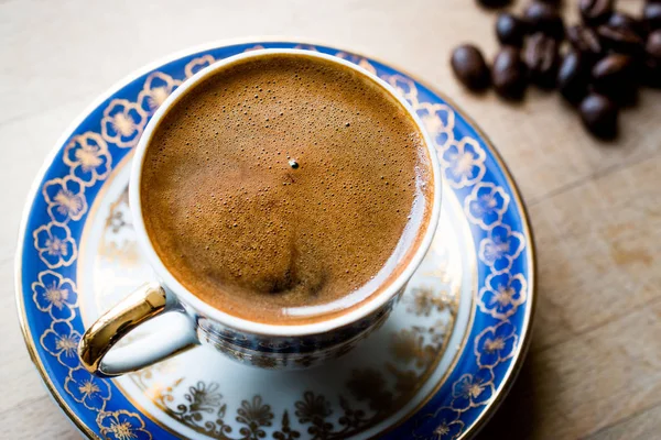 Fasulye ile geleneksel Türk kahvesi. — Stok fotoğraf