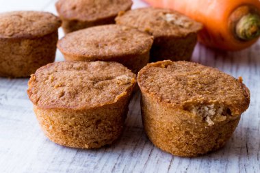 Mini kek havuç ve tarçın ile. 