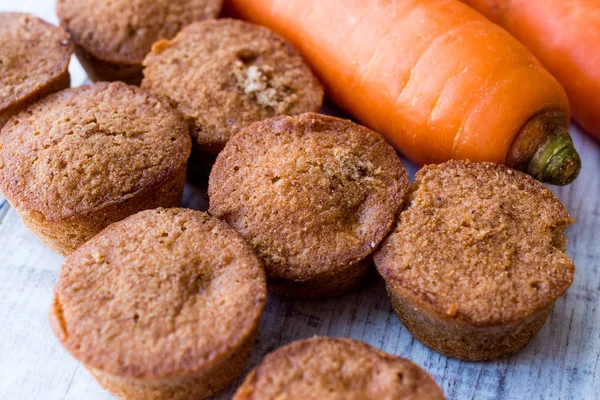 Mini bolos com cenoura e canela . — Fotografia de Stock