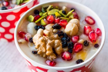Türk geleneksel tatlı Aşure (Noah'ın puding).
