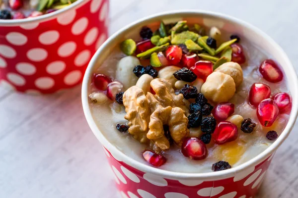 Türk geleneksel tatlı Aşure (Noah'ın puding).