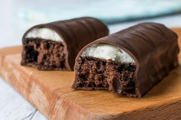 Barra de malvavisco cubierta de chocolate —  Fotos de Stock