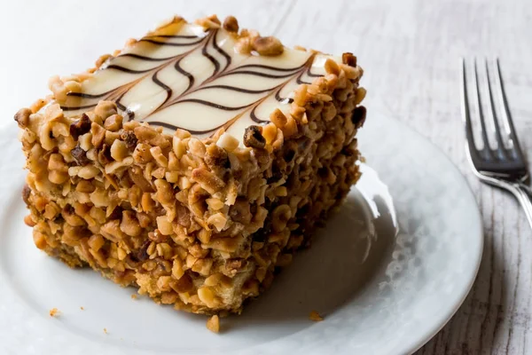 Hazelnut Latte Cake with instant Coffee Powder. — Stock Photo, Image