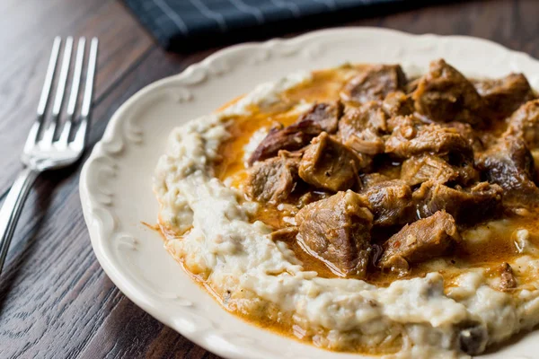 Turkish Food Hunkar Begendi made with Eggplant and Meat. — Stock Photo, Image