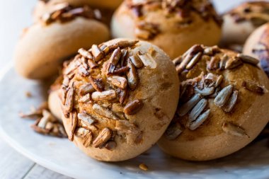 Ayçiçeği tohumu ile çerezleri yığını.