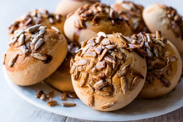 Pila de galletas con semillas de girasol . —  Fotos de Stock