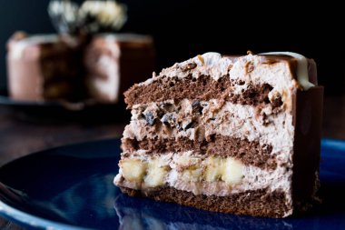 Dilim muz ile çikolatalı kek