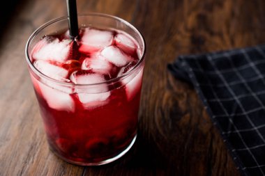 Ev yapımı organik reçel kokteyl cam.