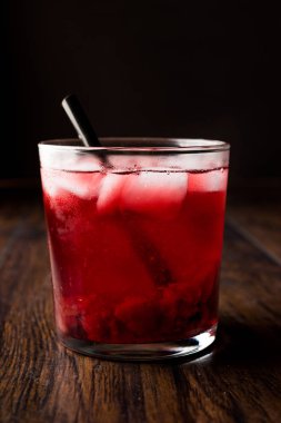 Ev yapımı organik reçel kokteyl cam.