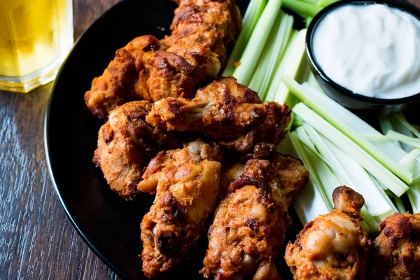 Buffalo Wings with Dip Sauce and Leek — Stock Photo, Image