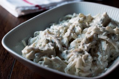 Türk kereviz salatası yoğurt ve mayonez / abidesi Salatasi