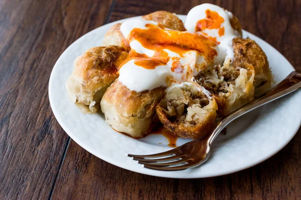 Manti Massa Bósnia Com Iogurte Molho Manteiga Frita Bosnak Borek — Fotografia de Stock