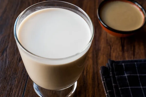 Susu Dicampur Dengan Tahini Atau Tahin Tahinli Sut — Stok Foto
