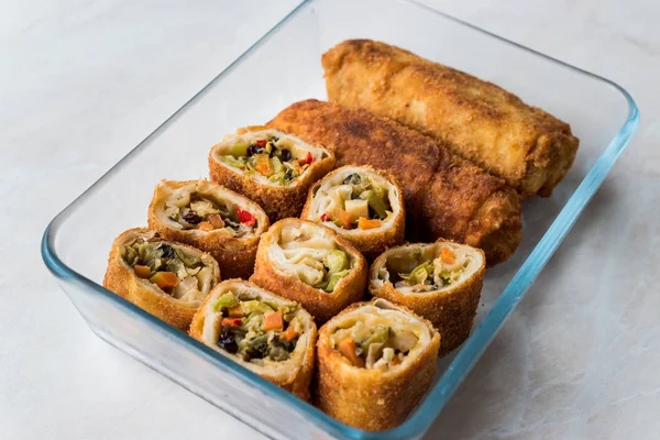 Chinese Vegetable Egg Rolls / Borek with soy (soya) sauce — Stock Photo, Image