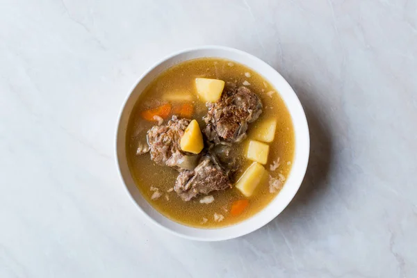 Kuzu turco Haslama / ensopado de cordeiro com batatas e cenoura — Fotografia de Stock