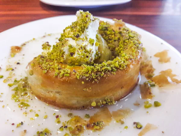 Turkish Dessert Sac Arasi Kunefe Kadayif Katmer — Stock Photo, Image