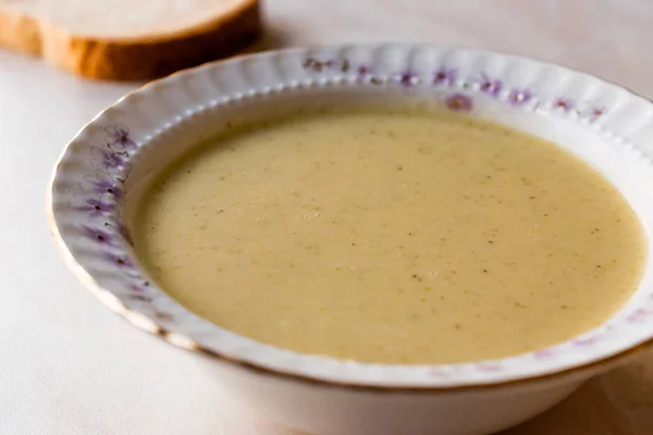 Sopa Brócoli Con Pan Superficie Cerámica — Foto de Stock