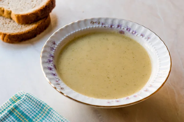 Sopa Brócoli Con Pan Superficie Cerámica — Foto de Stock