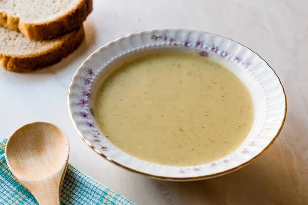 Sopa Brócoli Con Pan Superficie Cerámica — Foto de Stock