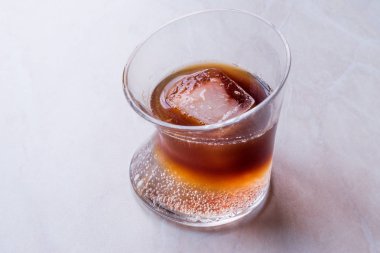 Espresso tonik buzlu cam.