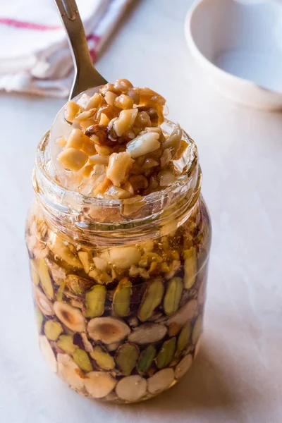 Honey Flavored Nuts Almonds Peanut Brittle Dessert Jar — Stok Foto