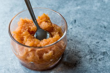 Ev yapımı taze organik Ayva marmelat ya da reçel.