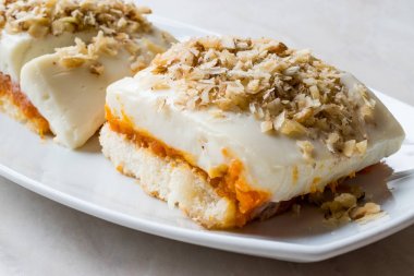 Kabak, Türk Muhallebi pudingle Ladyfinger (Savayer) ve