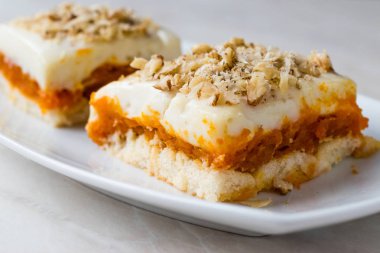 Kabak, Türk Muhallebi pudingle Ladyfinger (Savayer) ve